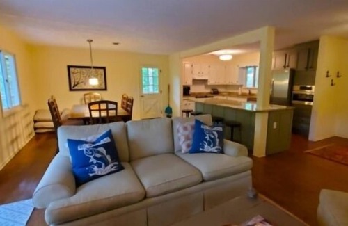 High Point House | Beechwood: Kayak, Cozy home with Huge Dock, foosball, firepit, wifi