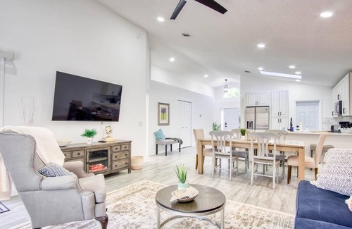 Dolphin's Cove House | ~Beetlecat Cabin Sleeps 8 Spa Only~
