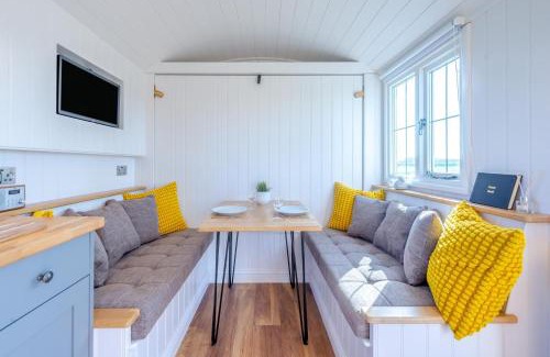 Louth House | Beggars Roost Hut