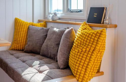 Louth House | Beggars Roost Hut