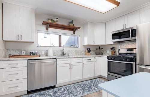 Capitola House | Begonia Beach Cottage- Dog Friendly