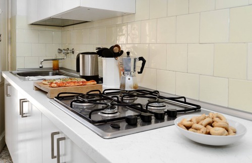 Rione IV Campo Marzio Apartment | Behind corner Spanish steps confortable and spacious AC & wifi
