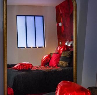 Saint-Roch - Badouillere - Chavanelle Apartment | Beige Hospitalité - Ruby - Love Room - Netflix