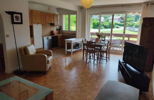 Menthon-Saint-Bernard Apartment | Bel appartement au calme à 5 minutes du village