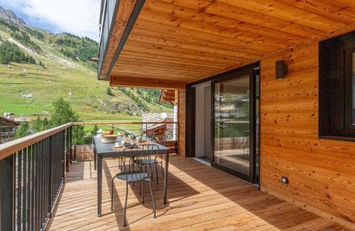 Val-d'Isere Apartment | Bel appartement avec wifi, garage, cheminée et grande terrasse au pied des pistes à Val-d'Isère - FR-1-694-325