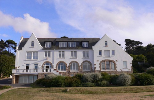 Plougasnou Apartment | Bel Appartement vue sur Mer - à 200 Mètres de la Plage de Primel