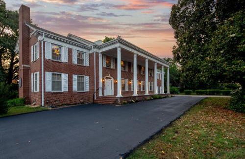 Fort Smith House | Beland Mansion-Blooming Garden suite!