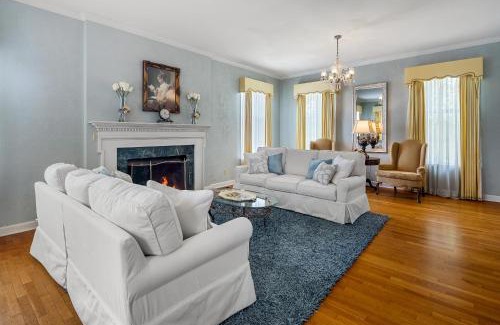 Fort Smith House | Beland Mansion-Blooming Garden suite!