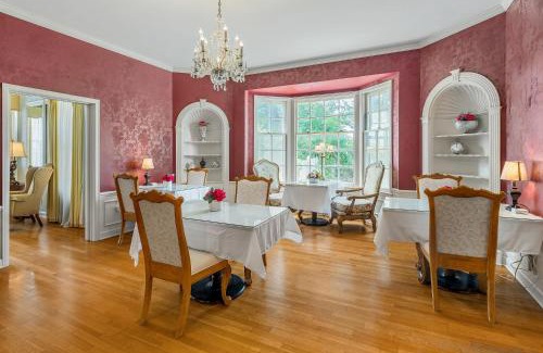 Fort Smith House | Beland Mansion-Blooming Garden suite!