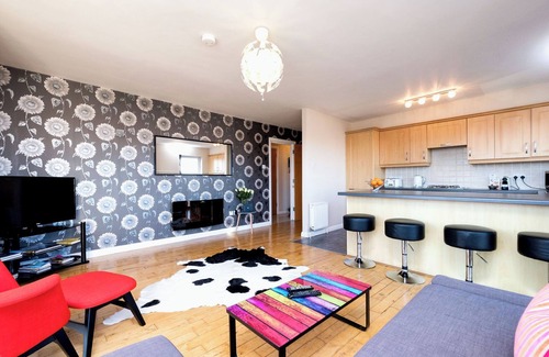 Belfast City Centre Apartment | BELFAST 3 BED PENTHOUSE APARTMENT ~ Stunning City Views Free Parking Free Wi Fi