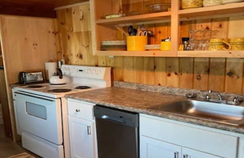 Oakland Cabin | Belgrade Lakes McGrath Pond