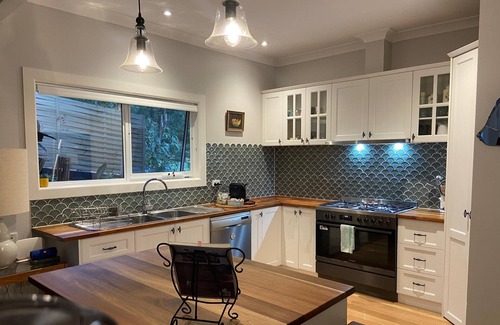 Belgrave House | Belgravia Cottage - Belgrave - Charming renovated Hills Home with touches of Art Deco - close to Puffing Billy!