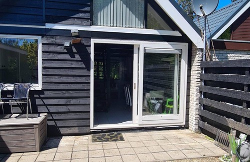 Sint Maartensvlotbrug House | Belkmerduinen 23 is in aquiet location surrounded by greenery and trees.