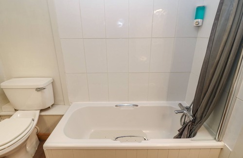 Hepworth Cottage | BELL COTTAGE, pet friendly, with a garden in Holmfirth