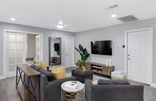 Grant Hill House | Bella Casa Pool Spa Min to Downtown Beaches