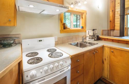 Hagensborg Ski Chalet | Bella Coola Grizzly Tours and Resort