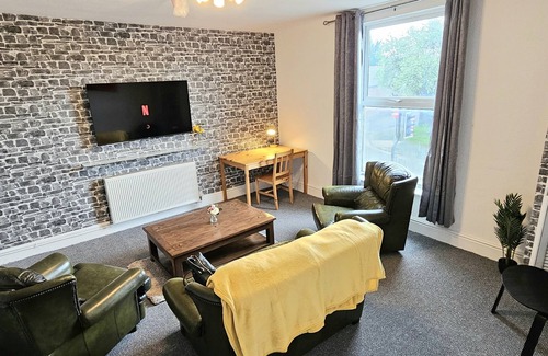 Chester Apartment | Bella's Place - Newly refurbished 3 bedroom duplex apartment