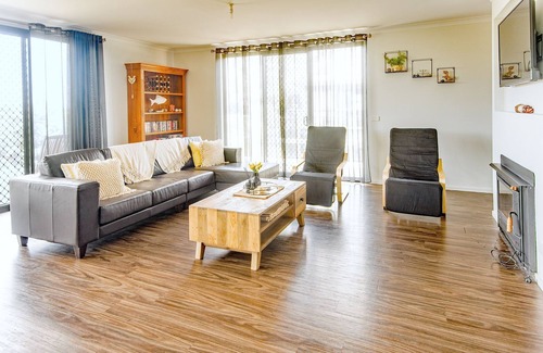Mallacoota House | Bella Views Pet Friendly With Expansive Views