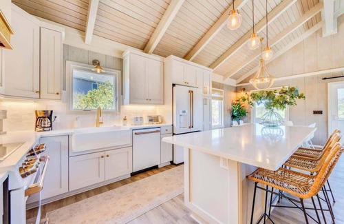 Duck Cottage | Bella Vista Beach Cottage~4Min Walk to Beach!