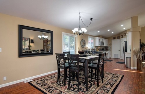 Temecula House | Bella Vista Villa Getaway Private Vineyard With Spa. Relax with Family & friends