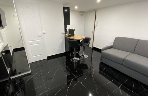 Lisieux Apartment | Bella Vita - Apartment1 - Fully equipped - TV Netflix - Station - Basilica - Center