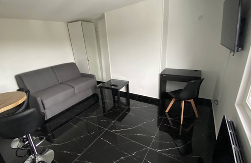 Lisieux Apartment | Bella Vita - Apartment1 - Fully equipped - TV Netflix - Station - Basilica - Center