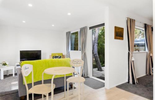 Waitahanui House | Bellbird Cottage - Lake Taupo Bach