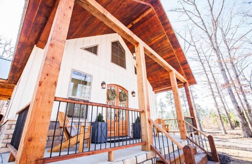 Smithville Cabin | BELLE ÂME CABIN w/queen bed