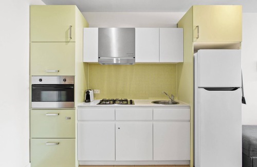 Glenelg Apartment | Belle Escapes - Getaway on Colley