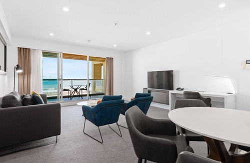 Glenelg Apartment | Belle Escapes - Sunset Views at the Bay