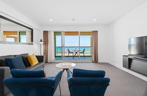 Glenelg Apartment | Belle Escapes - Sunset Views at the Bay