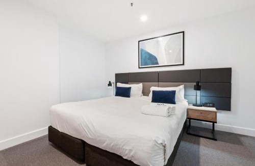 Glenelg Apartment | Belle Escapes - Sunset Views at the Bay