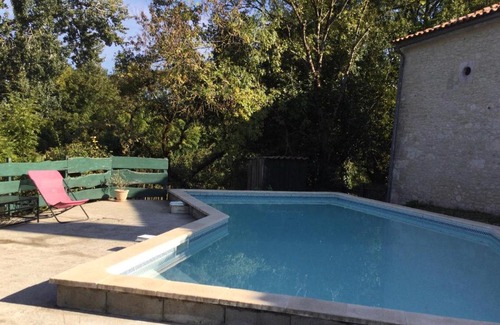 Savignac-de-Duras Bed & Breakfast | Belle et spacieuse chambre d’hôtes avec piscine