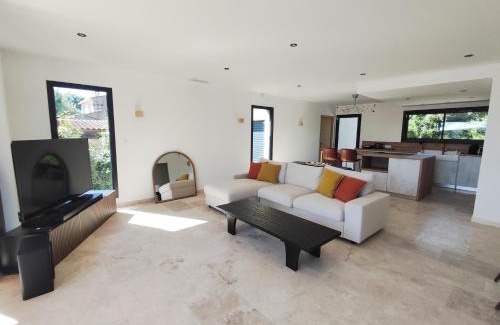 Saint-Hippolyte-de-Montaigu Villa | Belle villa à 10 min d'Uzès