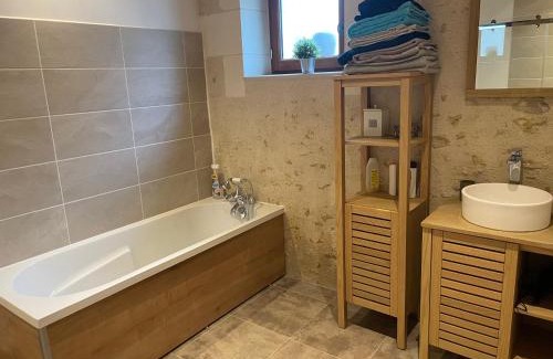 Betz-le-Chateau House | Belle grange au milieu de la campagne et des chevaux