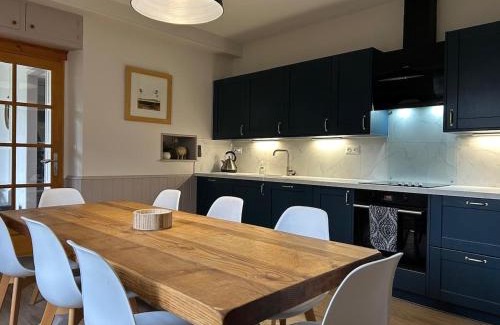 Bagneres-de-Luchon Villa | Belle maison de ville au centre de Luchon, à 200m des Télécabines !