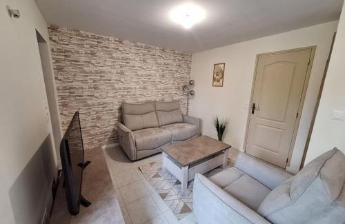 Saint-Jean-d'Angely House | Belle maison au bord du plan d'eau