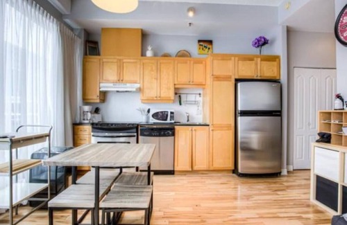 Quartier des Spectacles Apartment | Belle Vie.