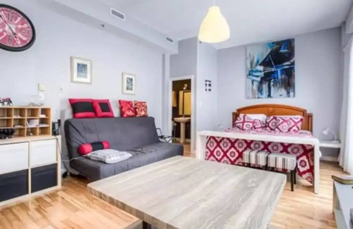 Quartier des Spectacles Apartment | Belle Vie.