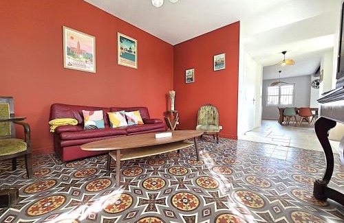 Fronton House | Belle Villa au cœur du frontonnais - Cœur de village - Piscine, jardin et terrasses privés - Climatisation - 8 personnes - 5 lits