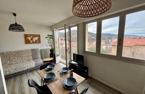 Royat Apartment | Belle vue à 500m des thermes - climatisé