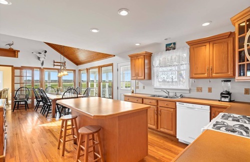 Chincoteague House | Belle Vue - Waterfront with Lighthouse Views!