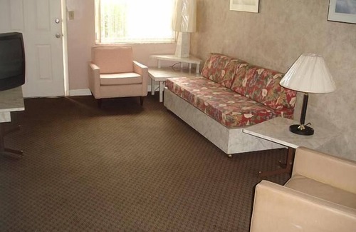 Largo Hotel | Belleair Village Motel
