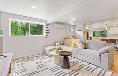 East Lake Hills House | Bellevue 3BR Retreat | Walk to Trails & Near Lake