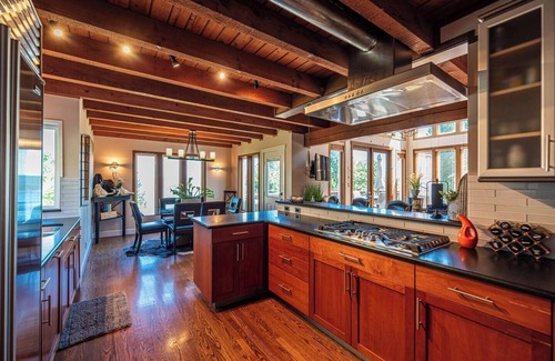 Eastgate House | Bellevue Cougar Mountain Lakeview Retreat