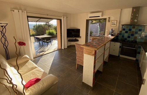 Entrecasteaux House | Bellevue EN Provence Gîte Avec Jacuzzi Privatif & Piscine Partagée