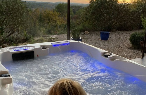 Entrecasteaux House | Bellevue EN Provence Gîte Avec Jacuzzi Privatif & Piscine Partagée