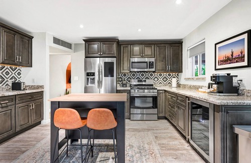 New Papago Parkway House | Bellissima Brava! Game Room Hot Pool/Spa Discount!