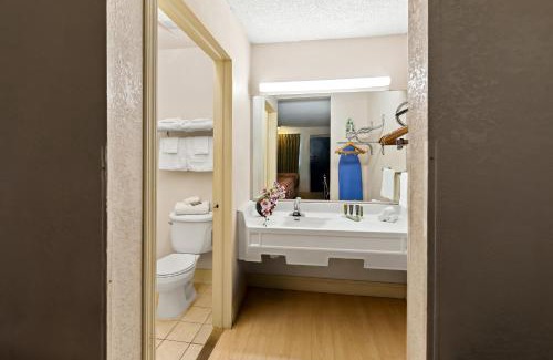 Bellmawr Hotel | Bellmawr Economy Inn Bellmawr-Philadelphia Area