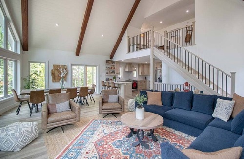 Madawaska Valley Cottage | Bells' Dream Lakehouse on Bark Lake